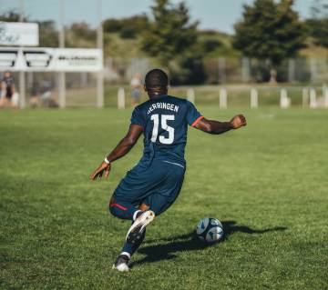 米兰与斯洛特仅初步接触，格拉斯纳成首要会谈目标（配图示意）